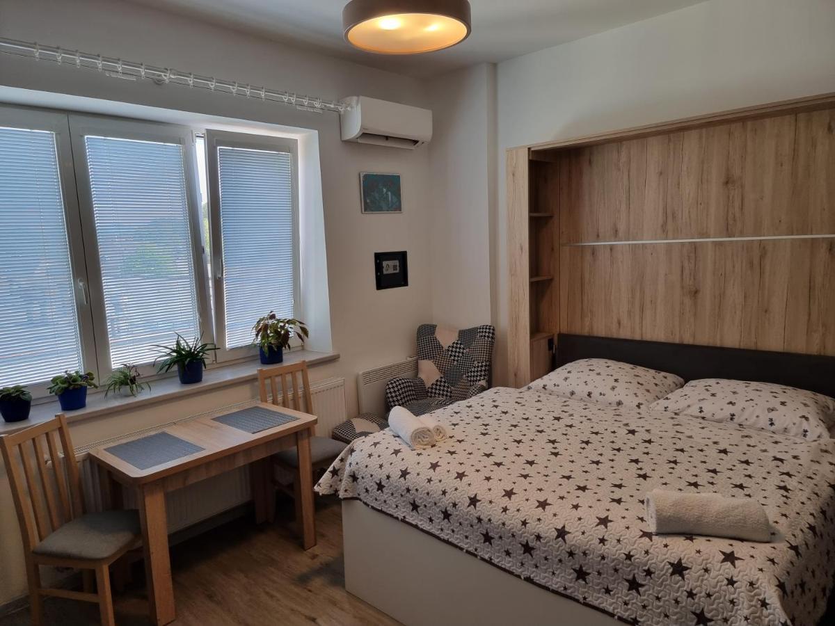 Garsoniera Dukla 289 Apartment Decin Ngoại thất bức ảnh